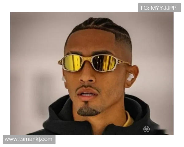 足球球星口罩头像展现运动精神与健康防护结合魅力